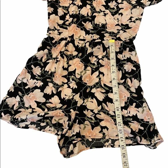 NWOT BLUENOTES Black Floral Short Sl Romper - Picture 11 of 13